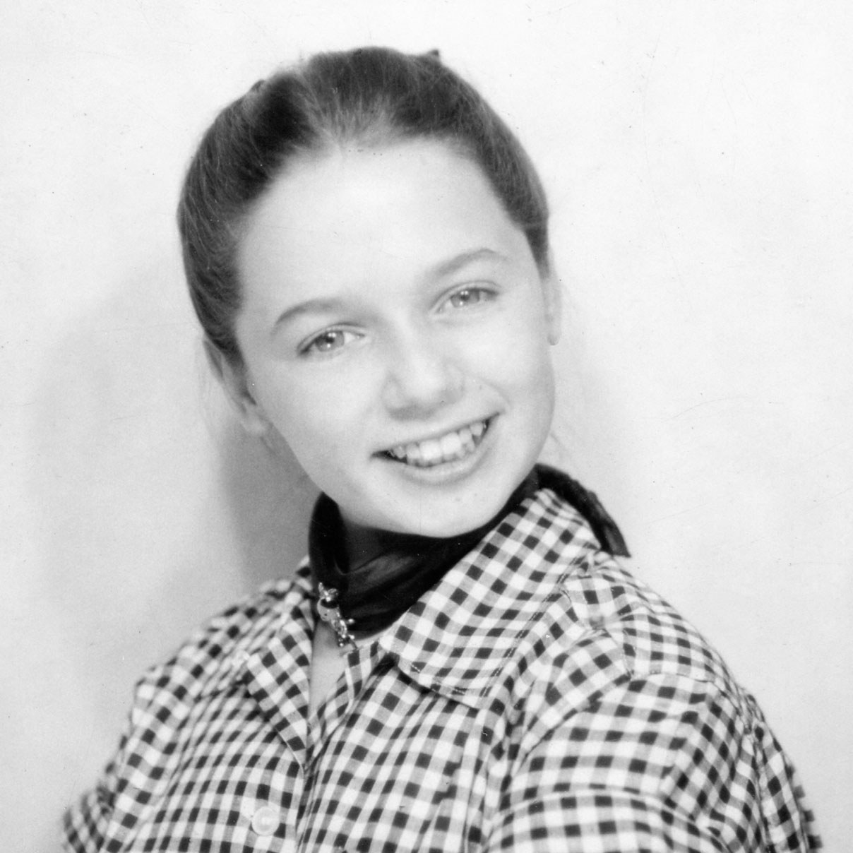 Ronnie Haran as a young woman